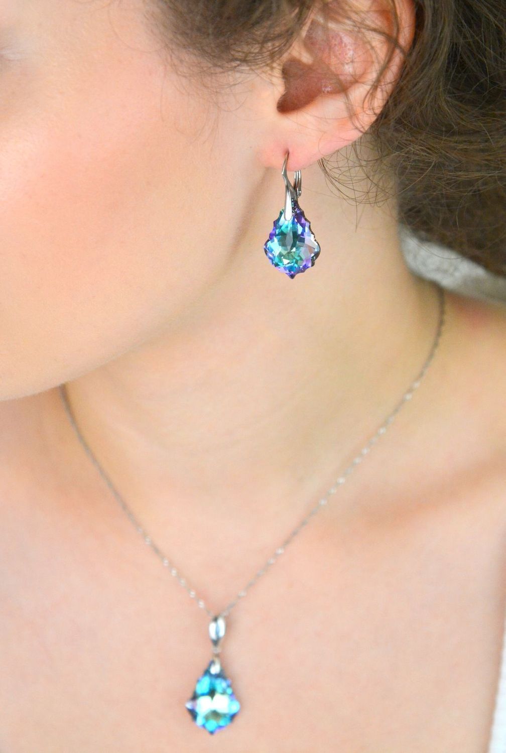 Kolczyki srebrne 925 z wielobarwnymi kryształkami – KS6090VL, bigiel angielski.jpg