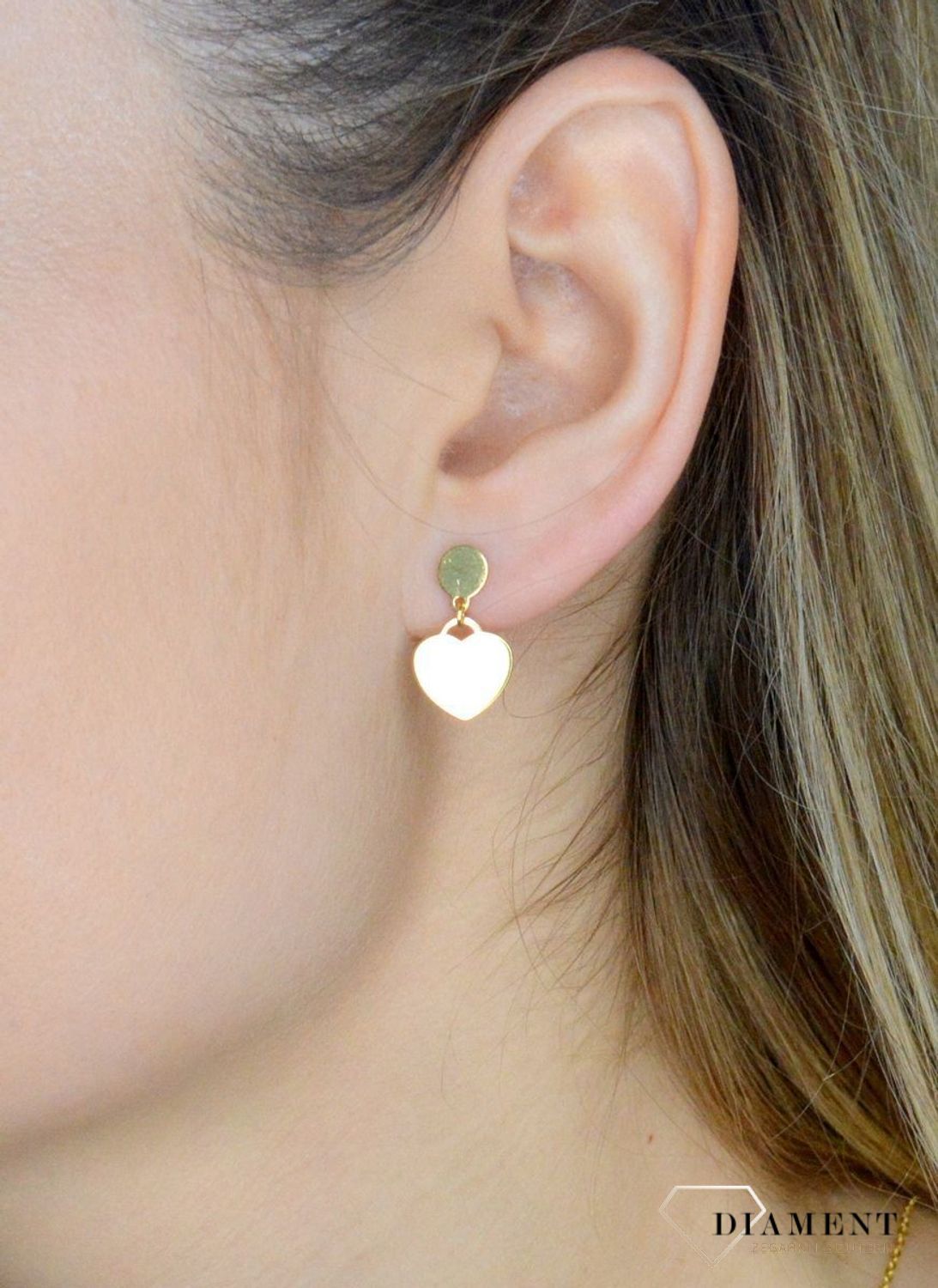 Srebrne kolczyki damskie. Kolczyki srebrne wkrętki. Kolczyki srebrne na sztyft w pozłoceniu. Kolczyki idealne na prezent. Kolczyki serduszka z cyrkonią..jpg