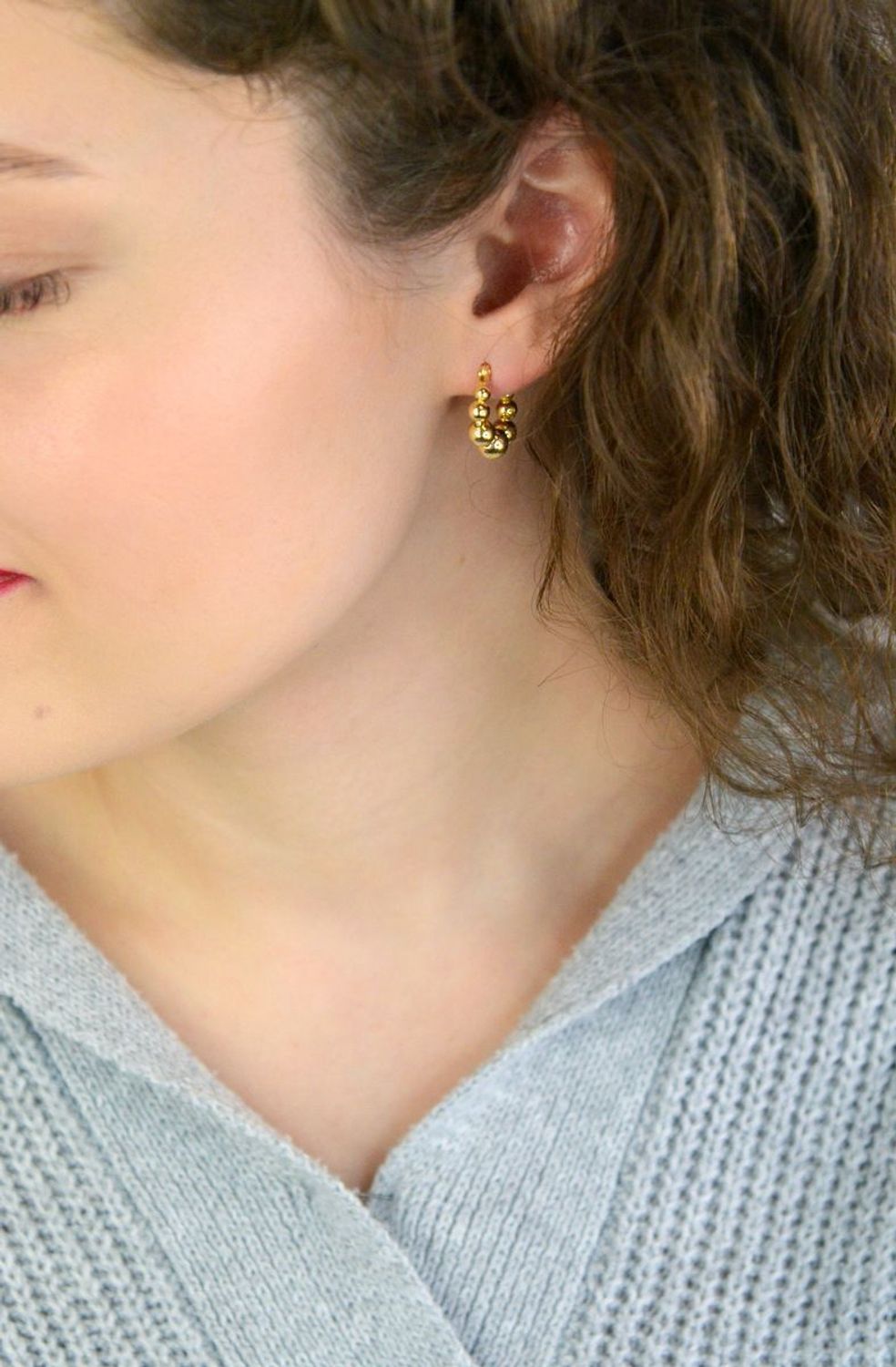 Kolczyki Damskie Srebrne Pozłacane 925 – Koła z Polerowanych Kuleczek, Zapięcie Kreol.jpg