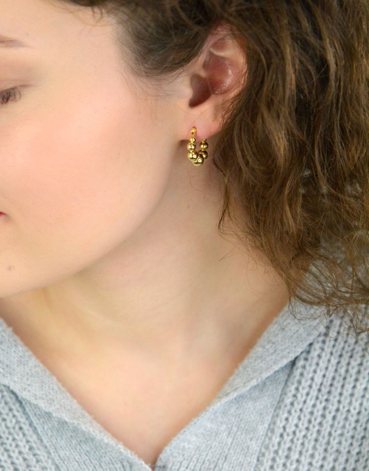 Kolczyki Damskie Srebrne Pozłacane 925 – Koła z Polerowanych Kuleczek, Zapięcie Kreol.jpg