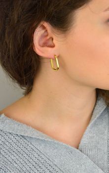 Kolczyki damskie srebrne pozłacane KSR1735Z 💛 podłużne, długość 2,3 cm, szerokość 3 mm, zapięcie na zatrzask. Srebro próby 925, waga 4,57 g. Elegancka i subtelna biżuteria damska, idealna na prezent! (2).JPG