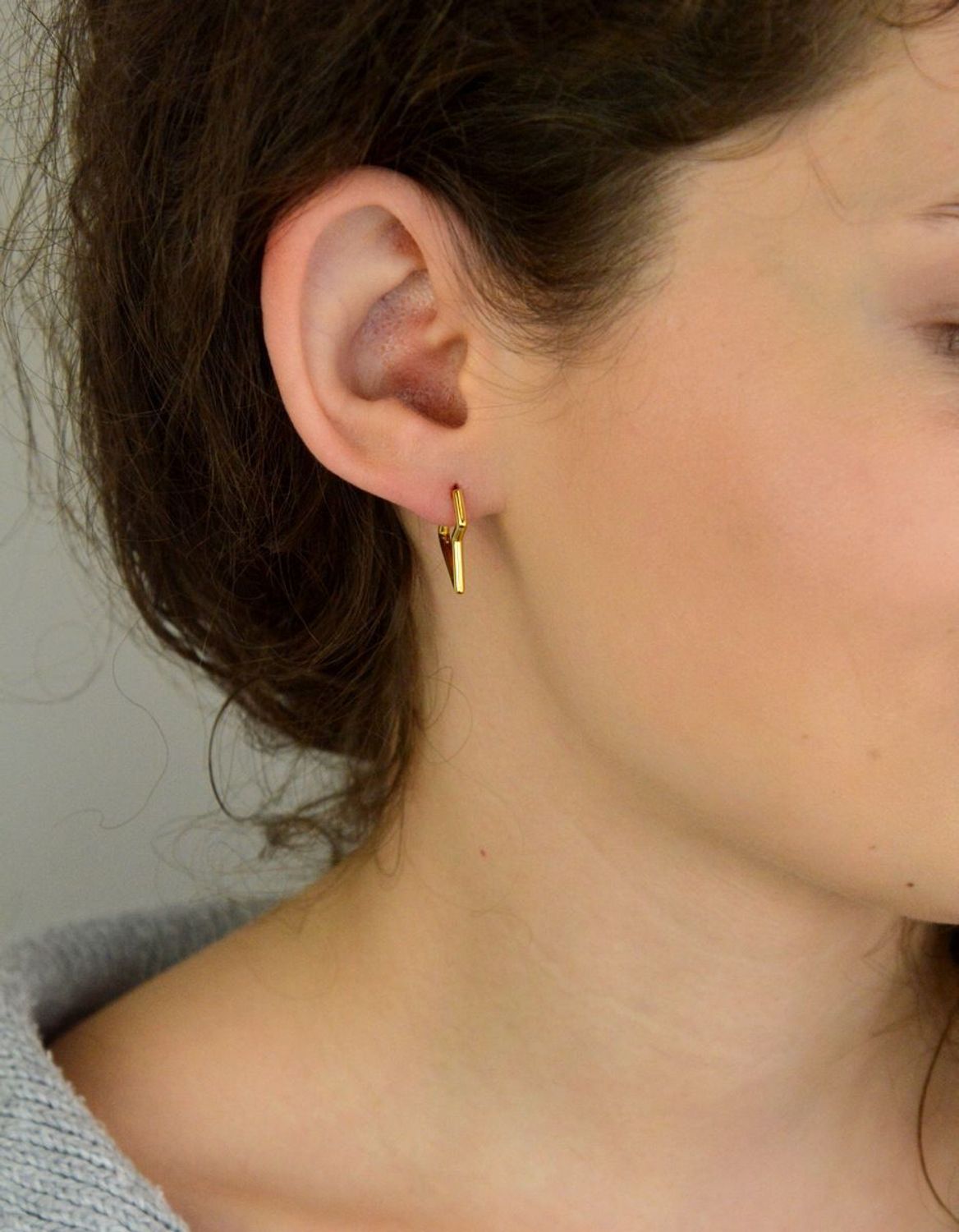 Kolczyki damskie srebrne pozłacane KSR1938Z – pioruny 925, złocisty akcent.jpg