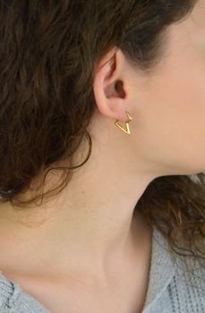 Kolczyki damskie srebrne pozłacane próby 925, model KSR1938Z w kształcie piorunów, z zapięciem na zatrzask. Długość 1,7 cm, szerokość 2 mm, waga 2,18 g. Idealne na prezent i codzienne noszenie (5).JPG