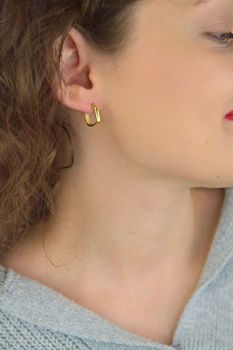 Kolczyki damskie KSR2142Z ze srebra próby 925, geometryczne kwadraty. Długość 1,5 cm, szerokość 3 mm, waga 2,00 g, zapięcie na zatrzask – nowoczesna i elegancka biżuteria (4).JPG