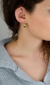 Eleganckie kolczyki srebrne pozłacane próby 925, model KSR2296Z, z zapięciem kreol. Długość 1,7 cm, szerokość 7 mm, waga 2,68 g. Idealne na prezent i do codziennego noszenia (1).JPG