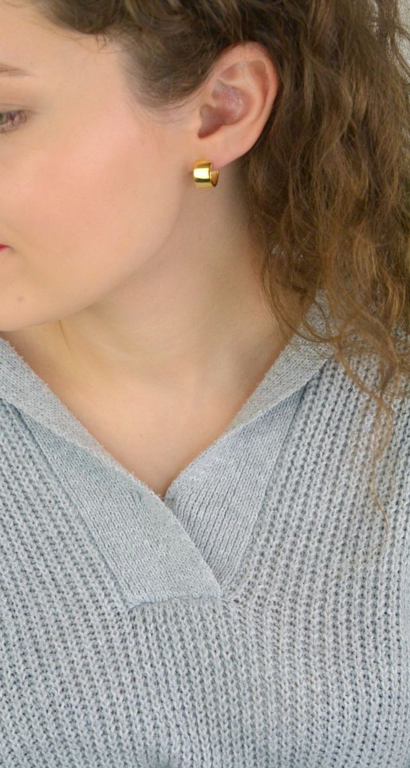 Kolczyki Damskie Srebrne Pozłacane KSR2299-10Z – Małe Szerokie Kółeczka, Zapięcie na Zatrzask.jpg