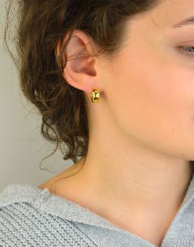 Kolczyki damskie KSR2305Z ze srebra próby 925, pozłacane, gładkie kółka o długości 1,3 cm i szerokości 6 mm. Waga 3,93 g – klasyczna i elegancka biżuteria dla kobiet (1).JPG