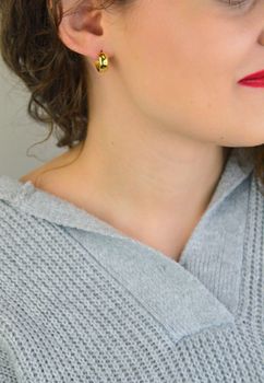 Kolczyki damskie KSR2305Z ze srebra próby 925, pozłacane, gładkie kółka o długości 1,3 cm i szerokości 6 mm. Waga 3,93 g – klasyczna i elegancka biżuteria dla kobiet (2).JPG