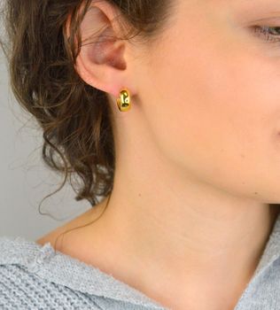 Kolczyki damskie KSR2305Z ze srebra próby 925, pozłacane, gładkie kółka o długości 1,3 cm i szerokości 6 mm. Waga 3,93 g – klasyczna i elegancka biżuteria dla kobiet (4).JPG