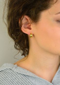 Kolczyki damskie KSR2305Z ze srebra próby 925, pozłacane, gładkie kółka o długości 1,3 cm i szerokości 6 mm. Waga 3,93 g – klasyczna i elegancka biżuteria dla kobiet (5).JPG