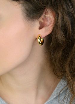 Kolczyki damskie KSR2449Z ze srebra próby 925 w klasycznym kształcie kółek. Długość 2,0 cm, szerokość 6 mm, zapięcie na sztyft – elegancka i uniwersalna biżuteria (2).JPG