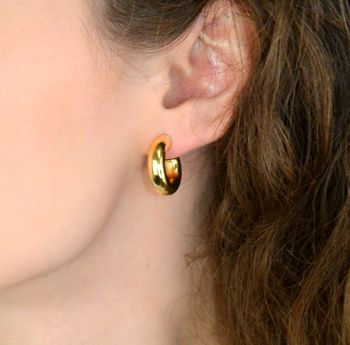 Kolczyki damskie KSR2449Z ze srebra próby 925 w klasycznym kształcie kółek. Długość 2,0 cm, szerokość 6 mm, zapięcie na sztyft – elegancka i uniwersalna biżuteria (3).JPG