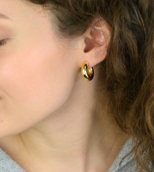 Kolczyki damskie KSR2449Z ze srebra próby 925 w klasycznym kształcie kółek. Długość 2,0 cm, szerokość 6 mm, zapięcie na sztyft – elegancka i uniwersalna biżuteria (5).JPG