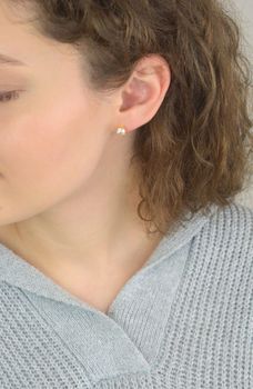 Kolczyki damskie KSR2556-6Z ze srebra próby 925, zdobione jedną dużą cyrkonią 7 mm. Zapięcie na sztyft, waga 1,25 g – elegancka i klasyczna biżuteria (3).JPG