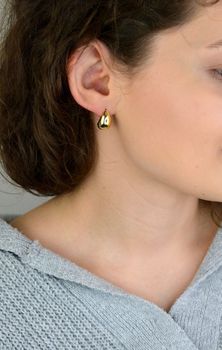 Kolczyki damskie KSR2562Z ze srebra próby 925, pozłacane, gładkie łezki. Długość 1,6 cm, szerokość 8 mm, zapięcie na sztyft – klasyczna i elegancka biżuteria (3).JPG