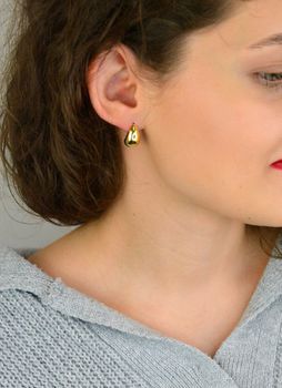 Kolczyki damskie KSR2562Z ze srebra próby 925, pozłacane, gładkie łezki. Długość 1,6 cm, szerokość 8 mm, zapięcie na sztyft – klasyczna i elegancka biżuteria (5).JPG