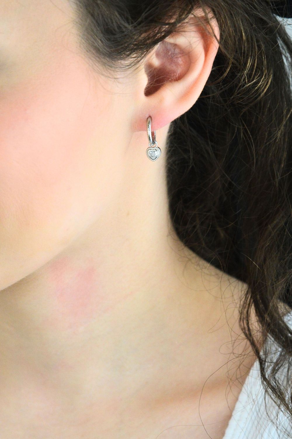 Kolczyki Damskie Srebrne KSR2684 – Kółeczka z Wiszącymi Serduszkami, Zapięcie na Zatrzask.jpg