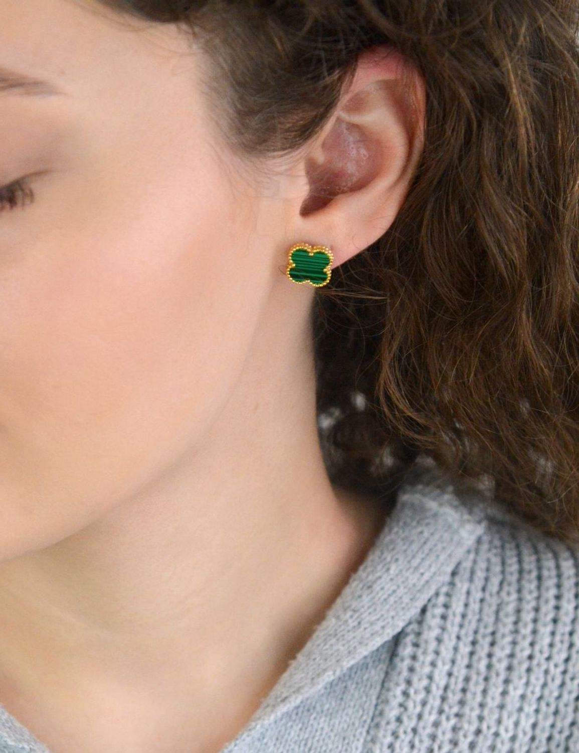 Kolczyki Damskie Srebrne Pozłacane KSR6726Z – Koniczynki z Malachitem, Zapięcie na Sztyft sztyft.jpg