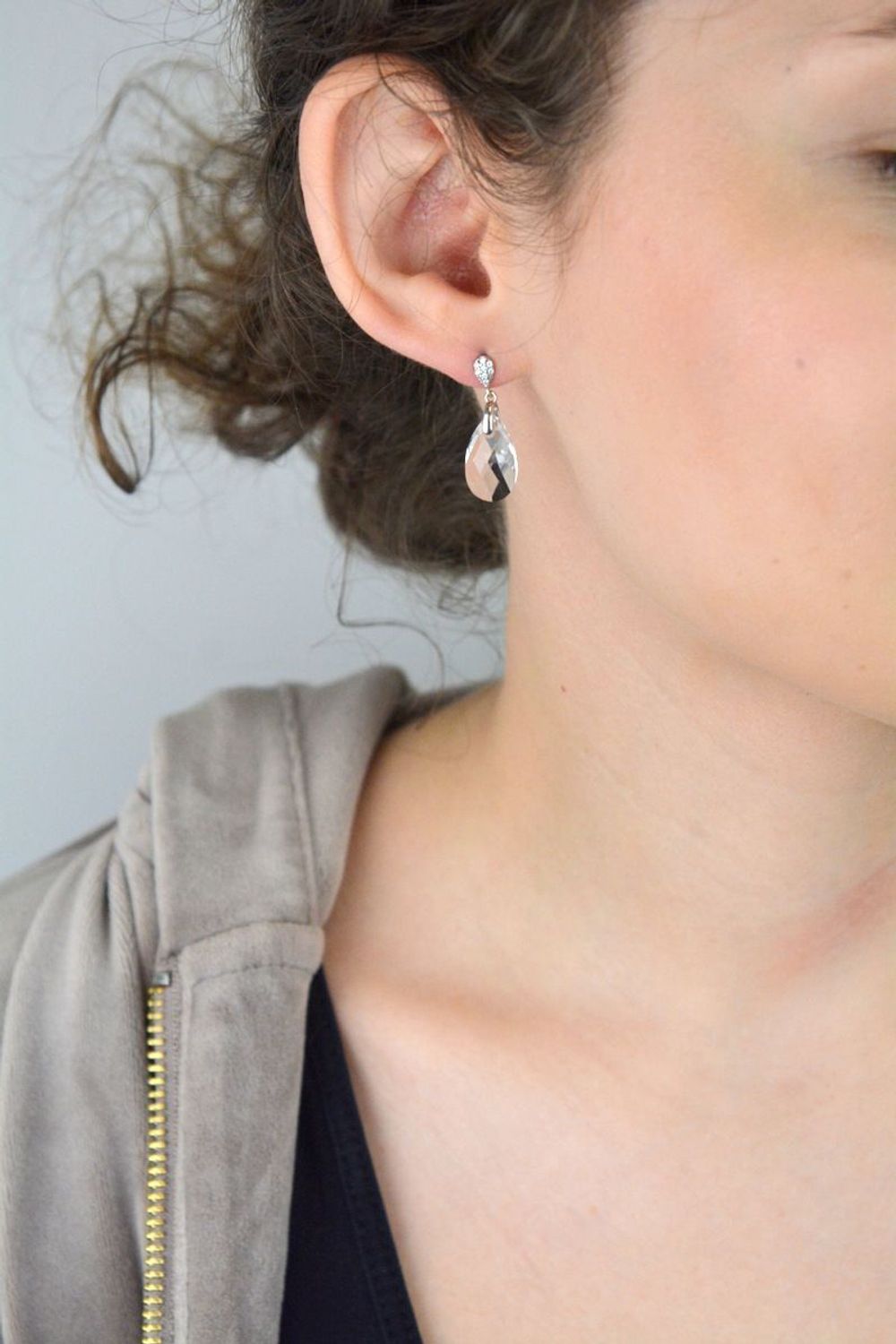 Srebrne kolczyki łezki Dainty Drop w kolorze Crystal KW610616C.jpg