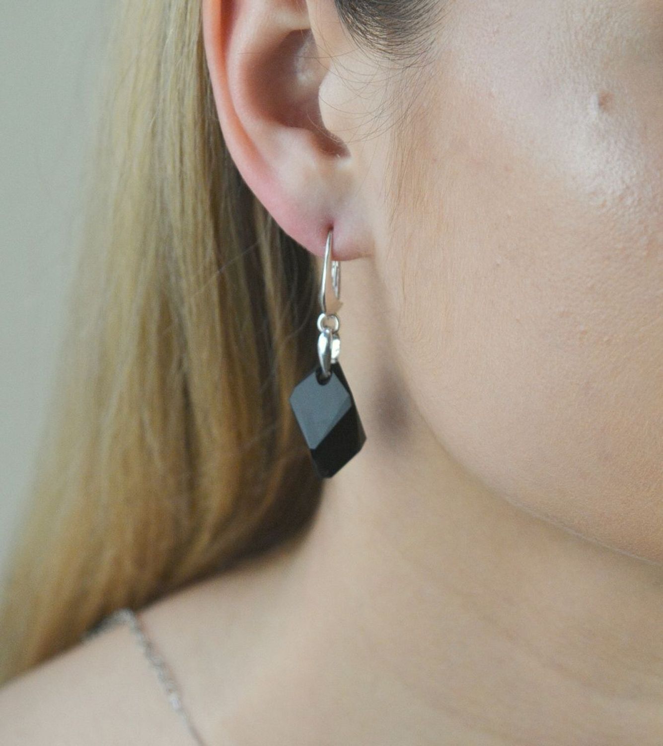 Kolczyki srebrne Kryształ Swarovskiego Cubist KW665022J. Kolczyki srebrne Swarovski. Kolczyki kryształ Swarovski. Kolczyki wiszące Swarovskiego. Kolczyki srebrne czarne. Kolczyki idealne na prezent.jpg