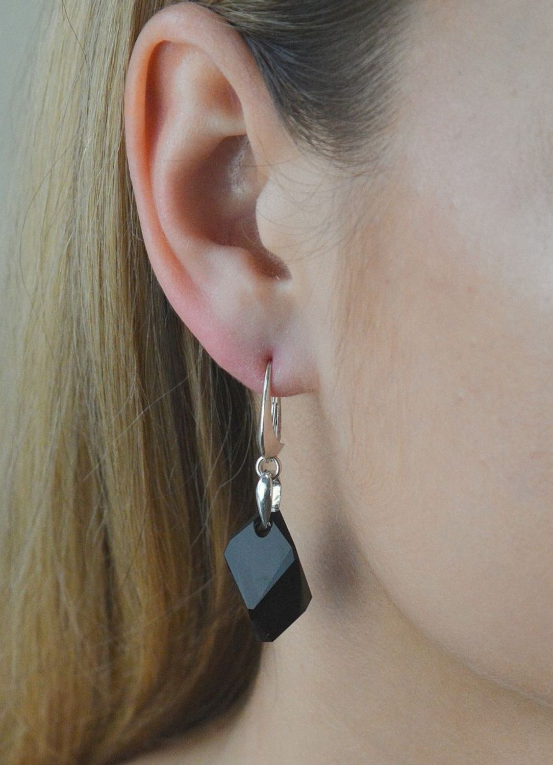 Kolczyki srebrne Kryształ Swarovskiego Cubist KW665022J. Kolczyki srebrne Swarovski. Kolczyki kryształ Swarovski. Kolczyki wiszące Swarovskiego. Kolczyki srebrne czarne. Kolczyki idealne na prezent.jpg