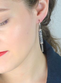 Eleganckie kolczyki ze srebra 925 z kryształami Swarovski Light Chrome. Przekładany model bez zapięcia, długość 6.3 cm. Minimalistyczny blask i komfort (4).JPG
