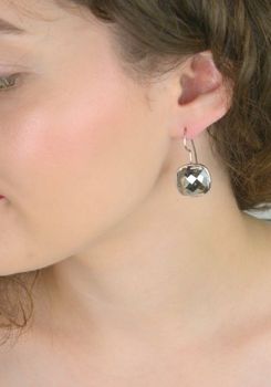 Eleganckie kolczyki wiszące Swarovski Spark KWC25 wykonane ze srebra próby 925 z ekskluzywnymi kryształami Swarovski®. Długość 3,5 cm. Idealne na każdą okazję (2).JPG