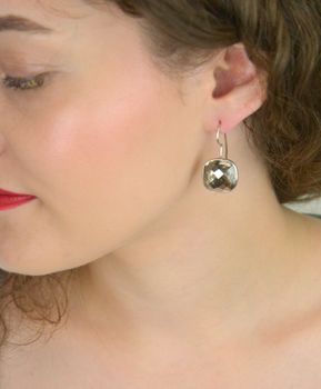 Eleganckie kolczyki wiszące Swarovski Spark KWC25 wykonane ze srebra próby 925 z ekskluzywnymi kryształami Swarovski®. Długość 3,5 cm. Idealne na każdą okazję (4).JPG
