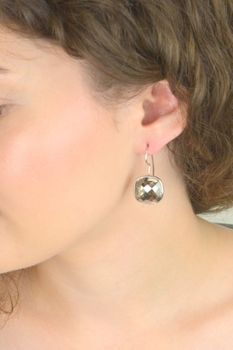 Eleganckie kolczyki wiszące Swarovski Spark KWC25 wykonane ze srebra próby 925 z ekskluzywnymi kryształami Swarovski®. Długość 3,5 cm. Idealne na każdą okazję (5).JPG