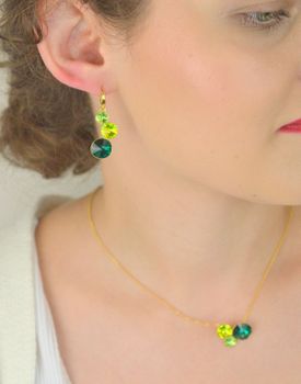 Eleganckie kolczyki Spark Candy KWG112212EM z pozłacanego srebra 925, ozdobione luksusowymi kryształami Emerald. Doskonały wybór na prezent lub wyjątkową okazję (3).JPG