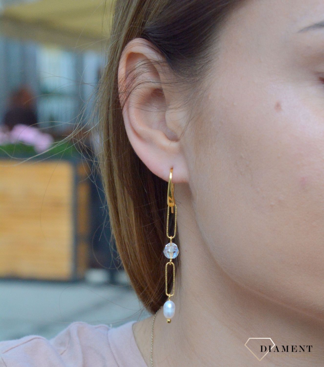 Kolczyki wiszące kryształek z perełką Swarovski Trilliant Vintage Rose Rosaline Pearl KWG4706VR6RQ. Kolczyki Swarovski pozłacane. Kolczyki Swarovski wiszące. Kolczyki z kryształkiem i p.jpg