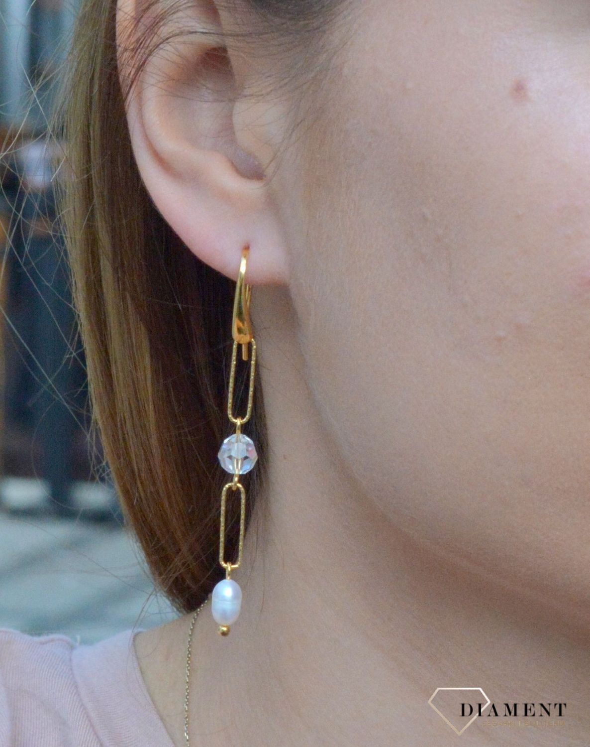 Kolczyki wiszące kryształek z perełką Swarovski Trilliant Vintage Rose Rosaline Pearl KWG4706VR6RQ. Kolczyki Swarovski pozłacane. Kolczyki Swarovski wiszące. Kolczyki z kryształkiem i p.jpg