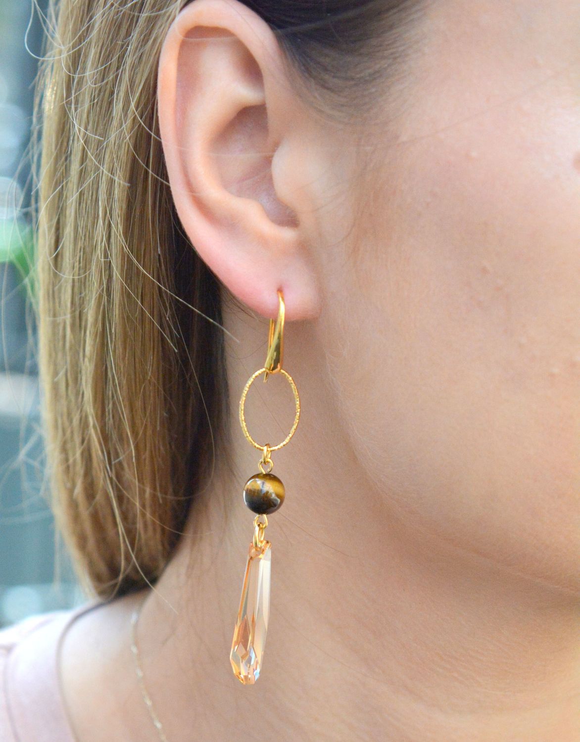 Kolczyki wiszące Crystalactite Swarovski Golden Shadow z kamieniem naturalnym tygrysie oko KWG6017GS. Kolczyki srebrne pozłacane Swarovski. Kolczyki wiszące z tygrysim okiem. Kolczyki wiszące w złot.jpg