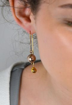 Eleganckie kolczyki Spark Hazen z pozłacanego srebra próby 925 z oryginalnymi kryształami Swarovski® w kolorze Bronze KWKG581012BR. Długość 6 cm, waga 8,10 g. Idealne na prezent – z certyfikatem autentyczności Swarovski KW (5).JPG