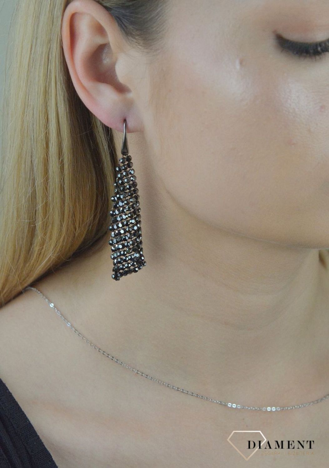 Kolczyki Srebrne Swarovski Wiszące Flapper KWMESH12H. Kolczyki srebrne Swarovski. Kolczyki wiszące czarne. Kolczyki z kryształkami Swarovskiego. Kolczyki długie wiszące. Kolczyki Swarovskiego idealne na prezent..jpg