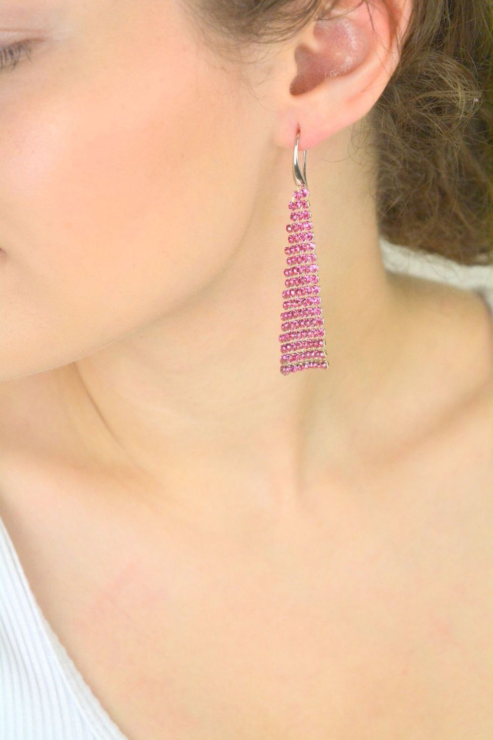 Ekskluzywne kolczyki srebrne próby 925 z kryształami Swarovski® w kolorze Rose. Długość 7,5 cm, zapięcie bigiel otwarty. Elegancki dodatek lub prezent. Sprawdź!1.jpg