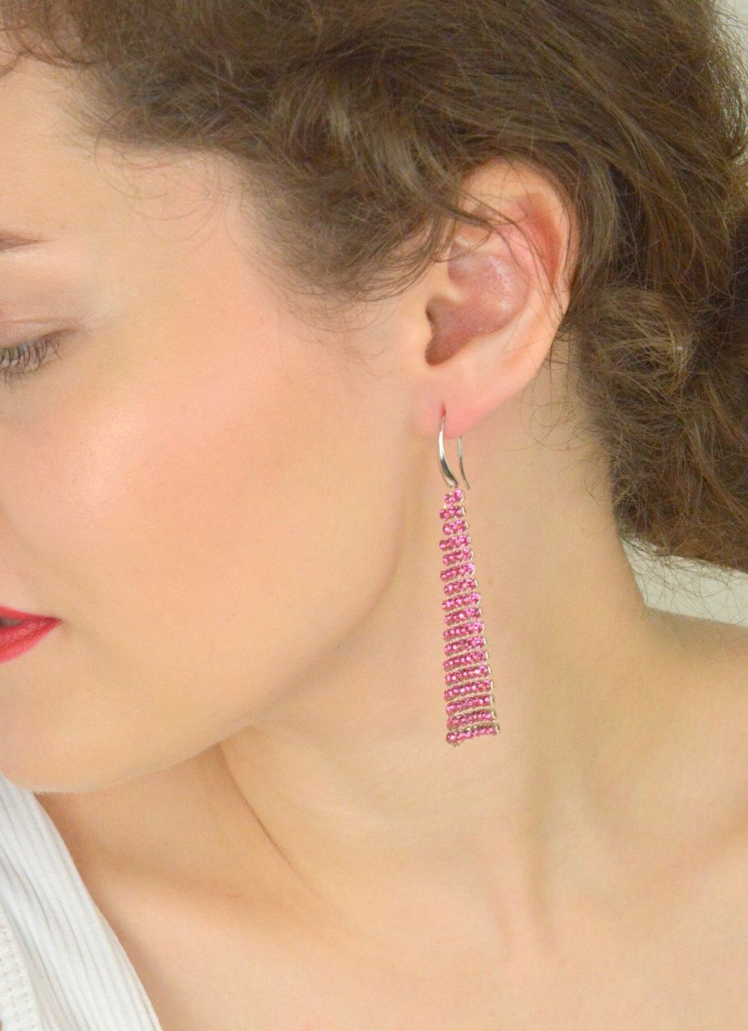 Ekskluzywne kolczyki srebrne próby 925 z kryształami Swarovski® w kolorze Rose. Długość 7,5 cm, zapięcie bigiel otwarty. Elegancki dodatek lub prezent. Sprawdź!1.jpg