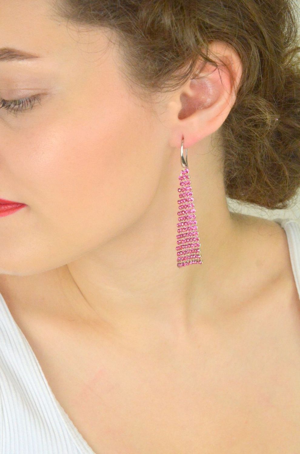 Ekskluzywne kolczyki srebrne próby 925 z kryształami Swarovski® w kolorze Rose. Długość 7,5 cm, zapięcie bigiel otwarty. Elegancki dodatek lub prezent. Sprawdź!1.jpg