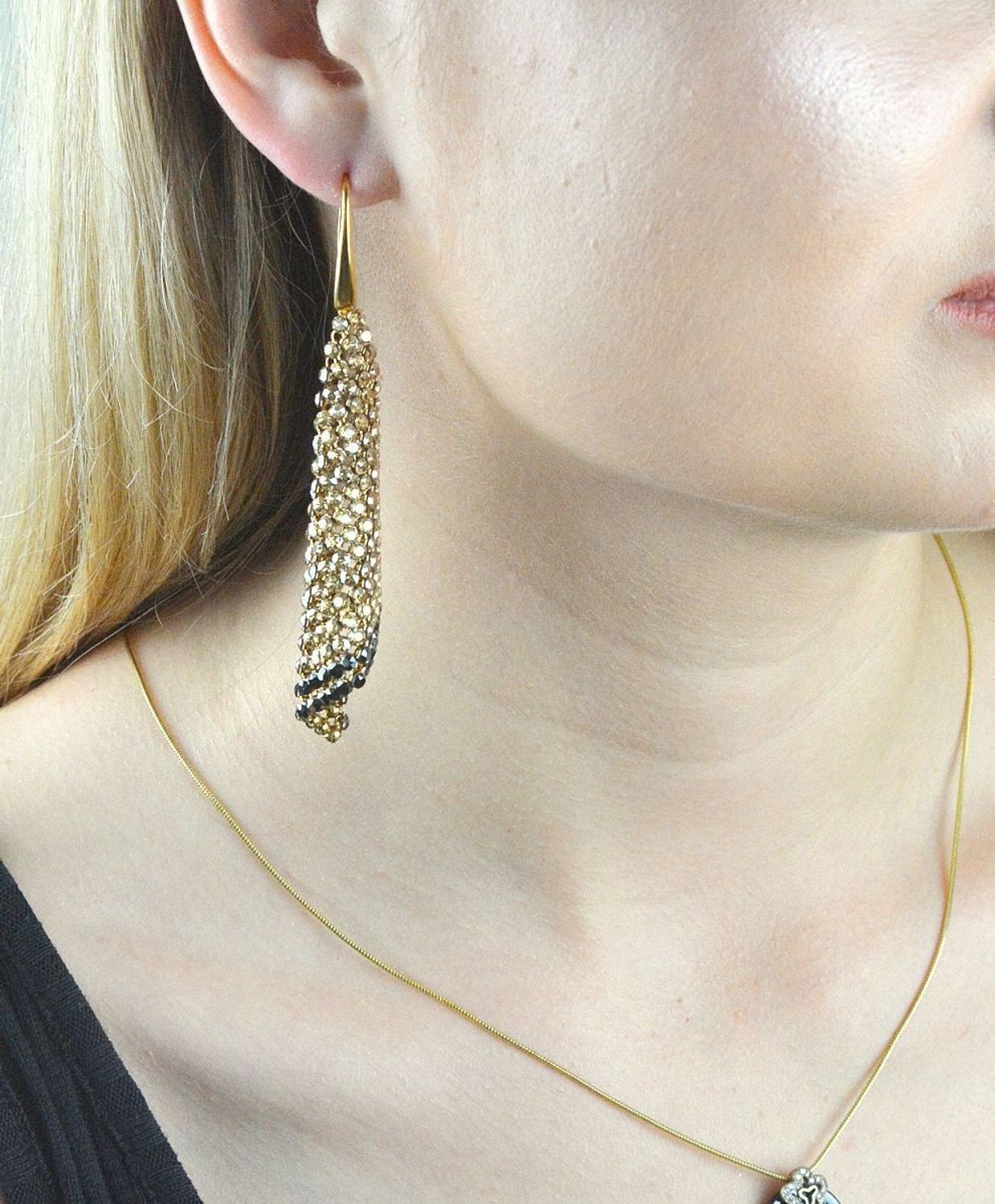 Kolczyki Swarovski Wiszące Chic Golden Shadow KWMESH18GSJ. Kolczyki srebrne wiszące. Kolczyki Swarovski. Kolczyki Golden Shadow. Kolczyki Swarovski w kolorze złota. Kolczyki wiszące Swarovski. Idealne k.jpg