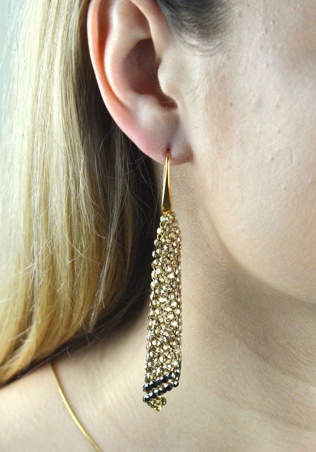 Kolczyki Swarovski Wiszące Chic Golden Shadow KWMESH18GSJ. Kolczyki srebrne wiszące. Kolczyki Swarovski. Kolczyki Golden Shadow. Kolczyki Swarovski w kolorze złota. Kolczyki wiszące Swarovski. Idealne k.jpg