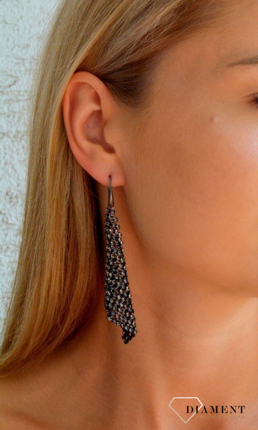 Kolczyki Srebrne Spark Swarovski Crystal Silver Night KWMESH18SN. Srebrne kolczyki damskie. Wiszące kolczyki eleganckie z kryształkami. Kolczyki wiszące Spark. Kolczyki damskie z kryształkami Swarovskiego na prezent..jpg