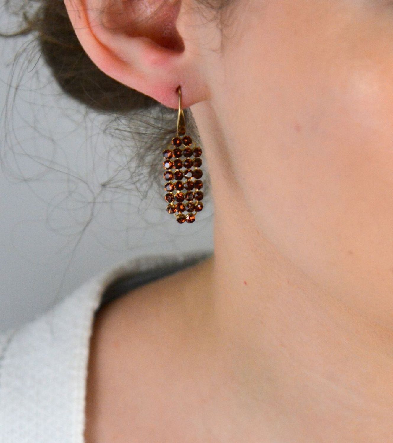 Srebrne kolczyki wiszące Spark Swarovski w kolorze Smoked Topaz KWMESH2ST.jpg