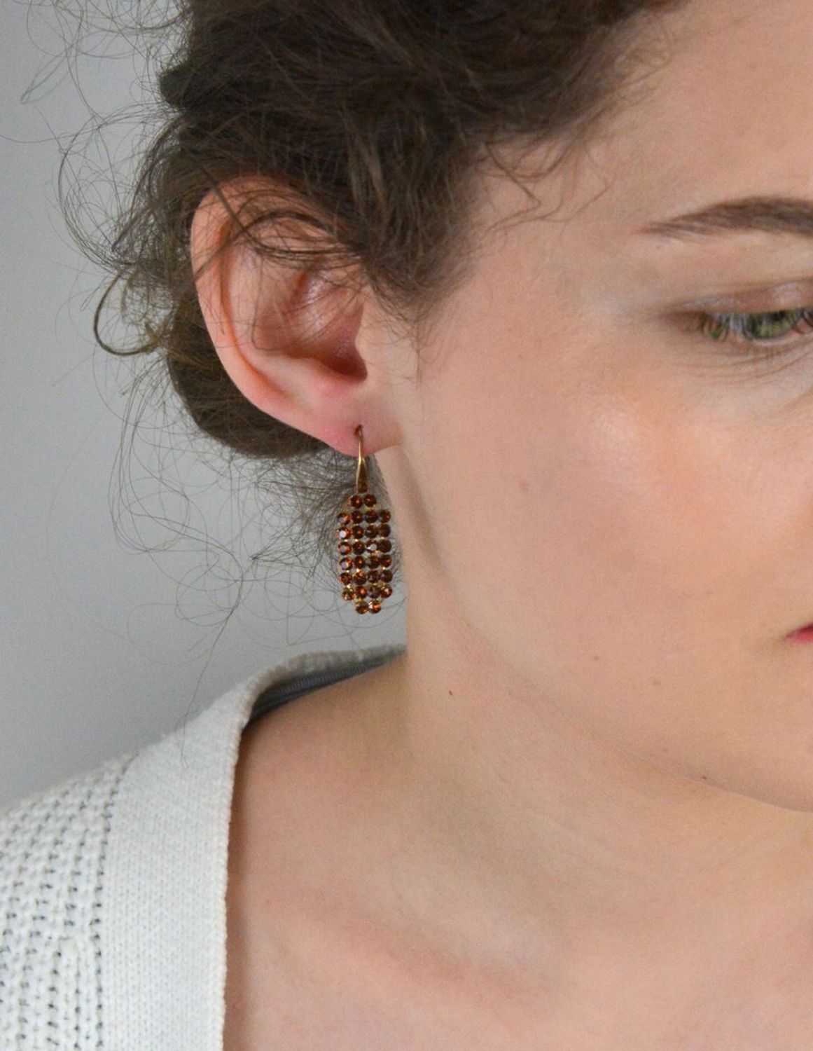 Srebrne kolczyki wiszące Spark Swarovski w kolorze Smoked Topaz KWMESH2ST.jpg