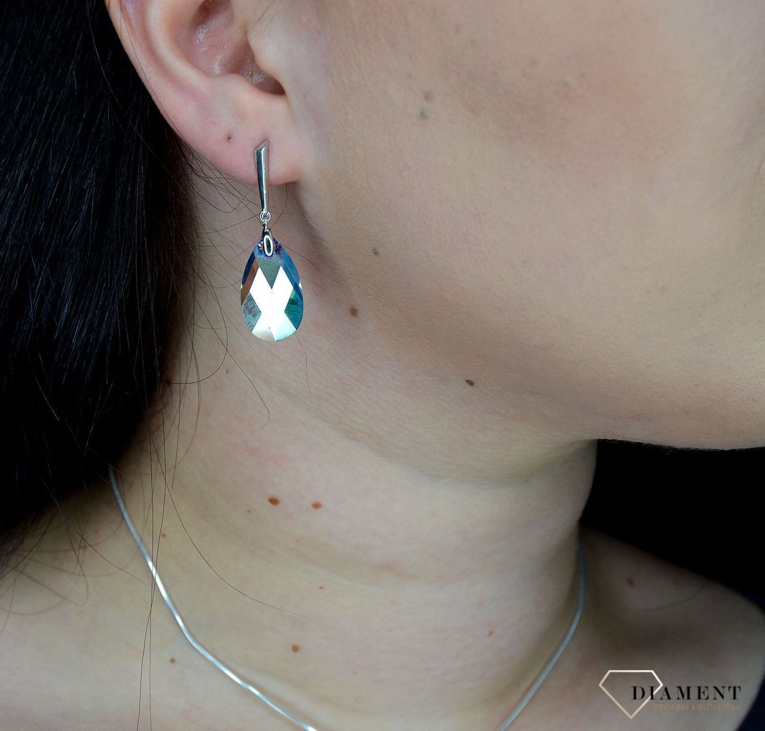 Kolczyki srebrne wiszące Swarovski w kolorze Light Sapphire Shimmer KWN610622LSASH.jpg