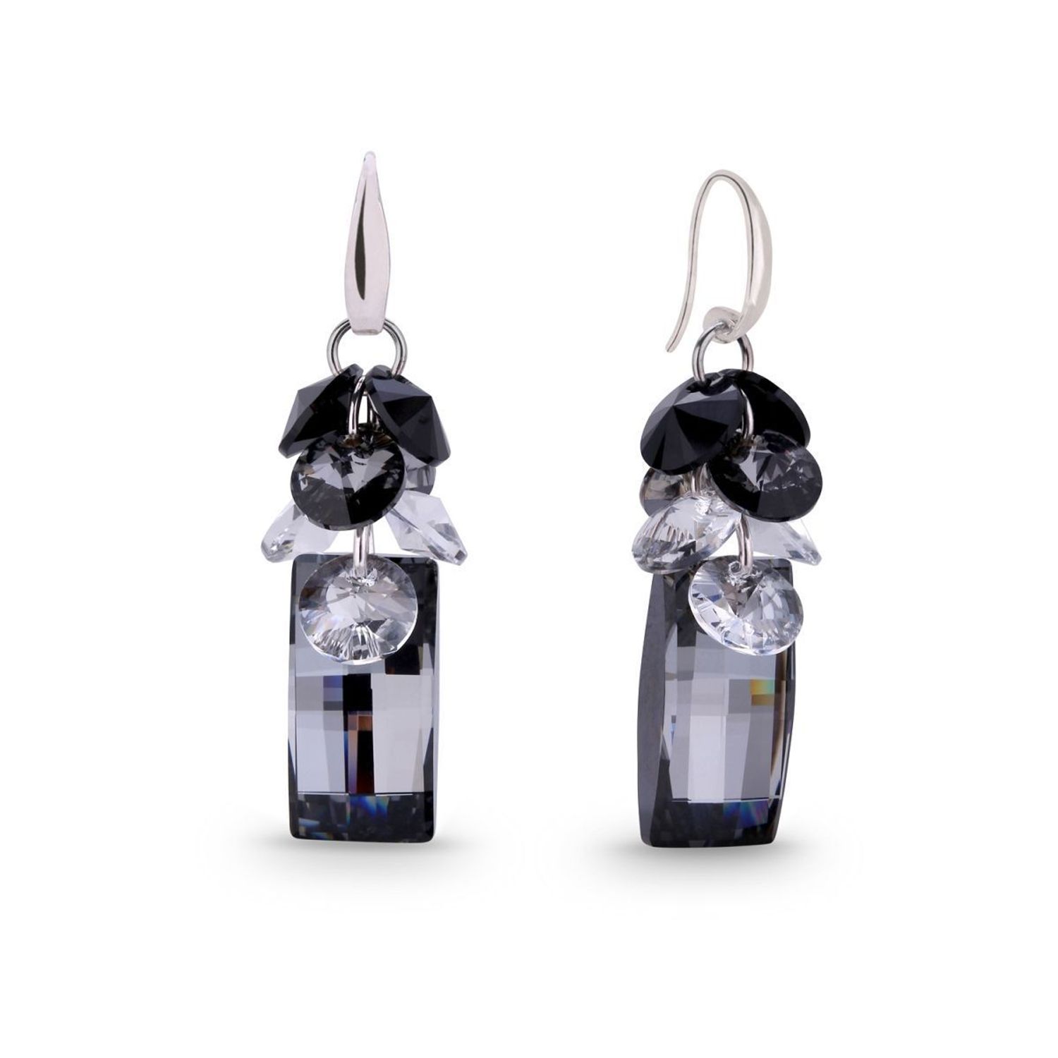 Olśniewające, srebrne kolczyki marki Spark z dużymi, ciemnymi kryształkami Swarovskiego to piękny dodatek, który rozświetli każdą stylizację..jpg