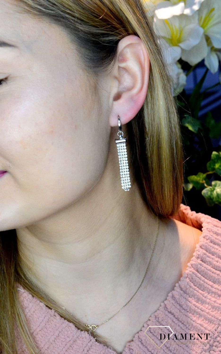 Kolczyki wiszące długie Swarovski Noble Crystal KWTFM4C. Kolczyki wykonane ze srebra próby 925 oraz ekskluzywnych kryształów Swarovski® crystals w kolorze Noble Crystal. Kolczyki z kryształem Swarovskiego idealne na prezent..jpg