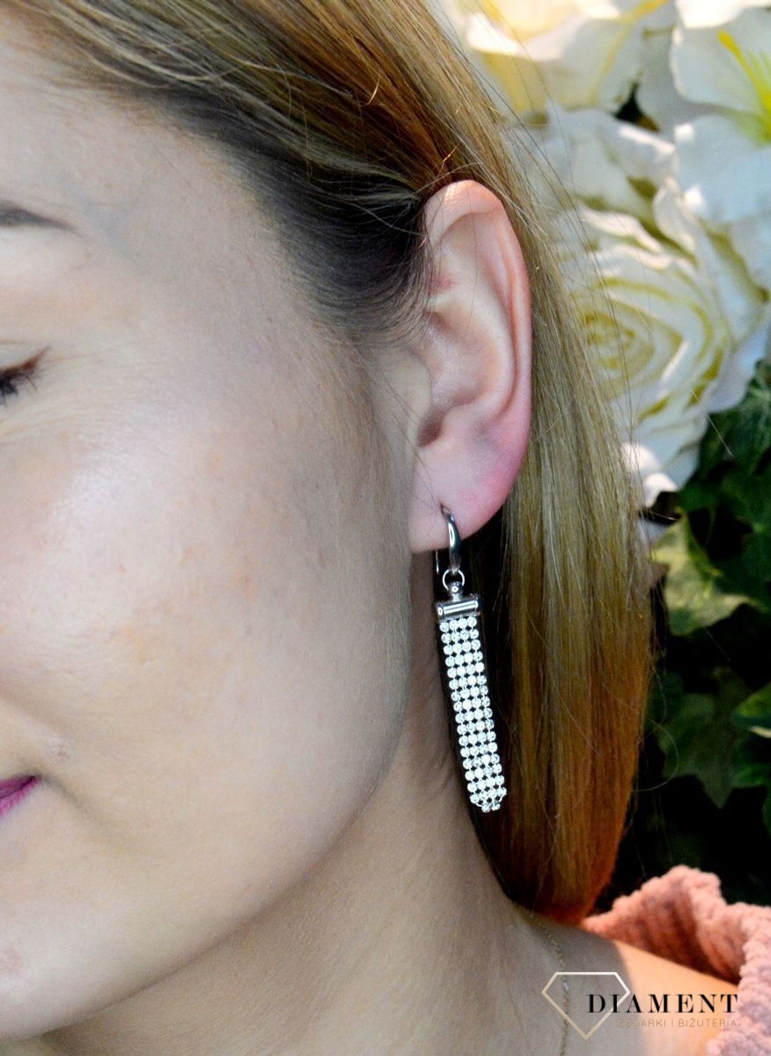 Kolczyki wiszące długie Swarovski Noble Crystal KWTFM4C. Kolczyki wykonane ze srebra próby 925 oraz ekskluzywnych kryształów Swarovski® crystals w kolorze Noble Crystal. Kolczyki z kryształem Swarovskiego idealne na prezent..jpg