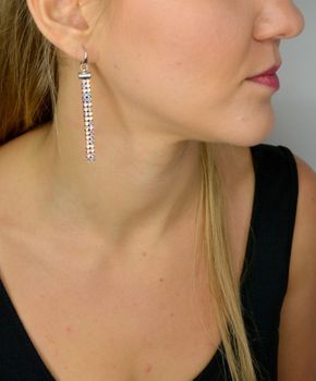 Kolczyki wiszące długie Swarovski Stripe Aurore Boreale KWTMESH2CZAB to piękne długie kolczyki do wyjątkowej sukienki. Biżuteria Swarovski będzie pasować do sukienki na randkę.  (3).JPG