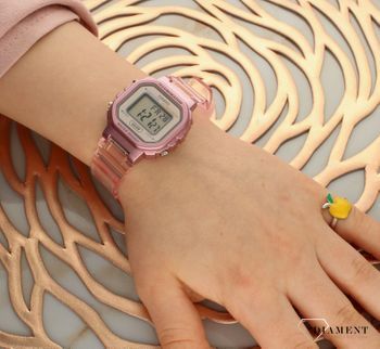 Zegarek dziecięcy Casio różowy LA-20WHS-4AEF. Casio LA-20WHS-4AEF może poszczycić się japońskim pochodzeniem, co przekłada się na jego jakość oraz niezawodność (1).jpg