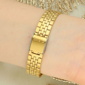 Stylowy zegarek Casio LA680WEGV-9AEF Classic. Złota stalowa koperta, cyfrowy wyświetlacz LED, alarm, stoper 1100 s i japońska niezawodność.4.jpg